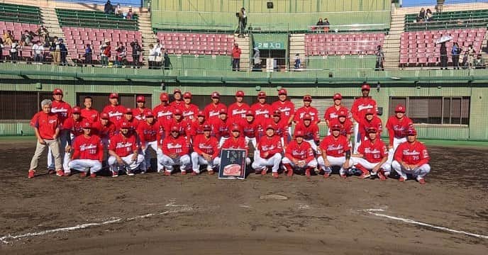 廣瀬純のインスタグラム：「フェニックスリーグ優勝🏆  若鯉達が躍動してくれて優勝する事ができたました！！  天福、サンマリン、都城で応援していただいたファンの皆様ありがとうございました🙏🥹  秋季キャンプでは自分磨きをしっかりやってもらいます。 自分に向き合える時間を大事に成長してもらいたいです。  秋季キャンプも若鯉の応援よろしくお願いします📣  ＃二俣翔一ユニフォーム忘れる #固め打ち○」
