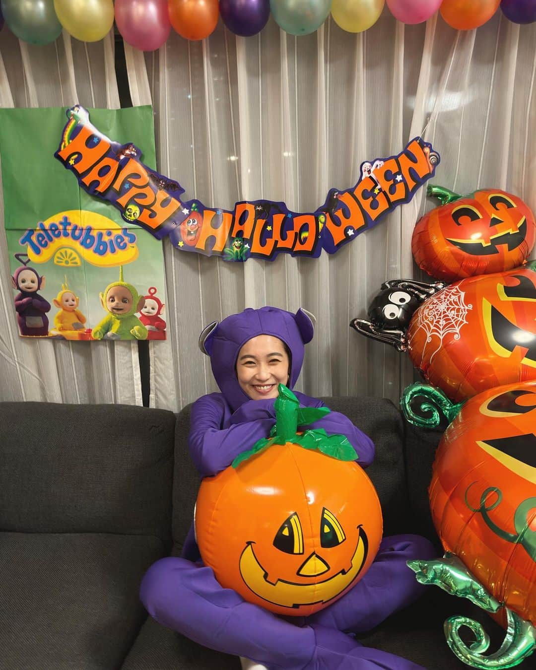 谷川りさこのインスタグラム：「Happy Halloween 🎃  さあて、 この仮装はなんでしょう？笑笑  皆様素敵な ハロウィンを👻  #happyhalloween  #ハロウィン #halloween  #あそぼ」