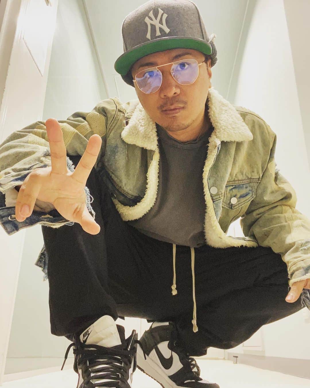 山崎裕太のインスタグラム：「。 。 。 used加工好き男🧟‍♂️  cap-NEWERA glass-TIJN T-shirt-mnml jacket-mnml pants-mnml shoes-NIKE  #山崎裕太  #ふぁっしょん  #newera  #tijneyewear  #mnml  #nike」