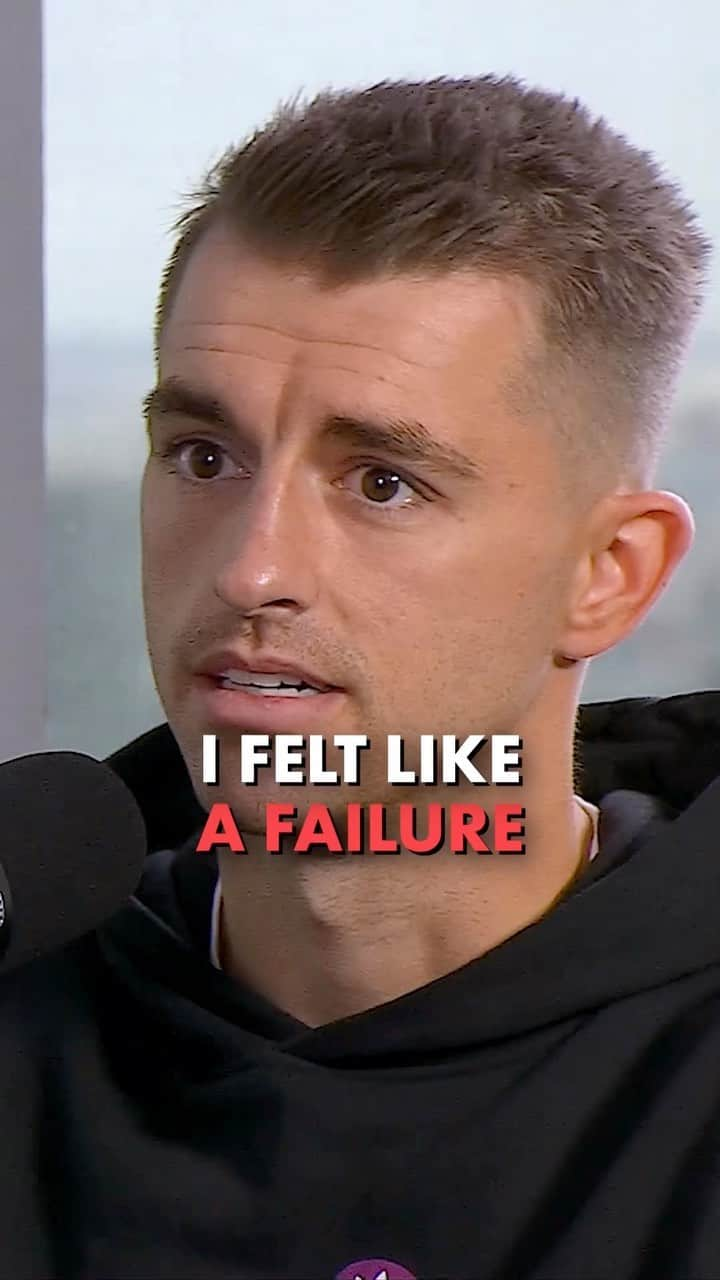 マックス・ウィットロックのインスタグラム：「OUT NOW: @maxwhitlock on High Performance 🔥🙌  Max became Britain’s first ever Olympic gold medalist in artistic gymnastics in the 2016 Olympics 🔥  He’s gone on to win 6 Olympic medals including 3 golds 💪  In this episode we dive deep into the story behind that success 👇  Max’s fear of failure and the pressures he faced as an Olympic gymnast 🥇  He speaks openly about his battle with depression, how he struggled when gymnastics was removed from his life and how important self improvement and setting new goals has been in his recovery ❤️  He shares the techniques he uses to challenge negative thought patterns and how he gets himself motivated 👊  We really think this episode will be so useful for so many of you.   OUT NOW! Search ‘High Performance’ wherever you get your Podcasts 🙏  Let us know what you think in the comments 🙌」