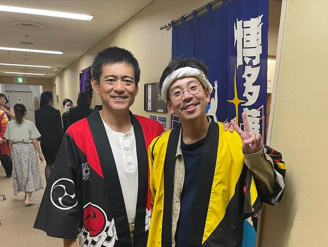 安達雄基さんのインスタグラム写真 - (安達雄基Instagram)「『羽世保スウィングボーイズ』 去年の博多座〜新歌舞伎座、 そして今年の明治座と全31公演無事完走しました！！  一昨年ぐらいから頂いていたこの話、初め振付師としてお声掛け頂いたのですが、キャスティングをするにあたって自分も無性に出たくなってしまい、無理矢理出させてもらう事から始まりました😅  慣れない芝居だったり演技もさせて貰い、 観に来てくれた人には楽しかったけどちょいちょい違う所に気持ちが持っていかれて話の内容が入ってこないと連絡を貰うことも多かったです笑 でも結果大好きなタップメンバーと稽古から本番を最後まで踏み終えることが出来て良かったです🥹✨  そして華丸さんをはじめ大勢の素敵なキャストさんスタッフさんとも出逢えました。 この仕事の縁はここでひとまず終わってしまいますが、 ここでの出逢いはずっと消える事はないと思うので、 これからも人と人として繋がっていけたらと思ってます🍻 皆んな大好きですーー！！！  #羽世保スウィングボーイズ #タップダンス#tapdance#博多華丸#安達雄基#明治座」10月31日 17時27分 - yuki_adachi_tap