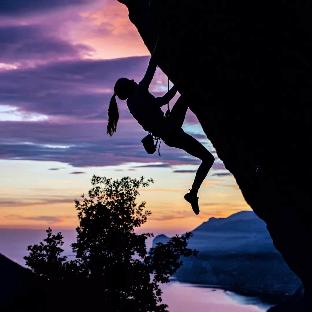 カタリーナ・ザーヴァインのインスタグラム：「#Arco never disappoints.  Back home from a great week in Italy with the @austriaclimbing youth team.   Photo by @tobias_lanzanasto  #climbing #climbing_lovers  #climbing_pictures_of_instagram #climbinginspiration #klettern #italy」