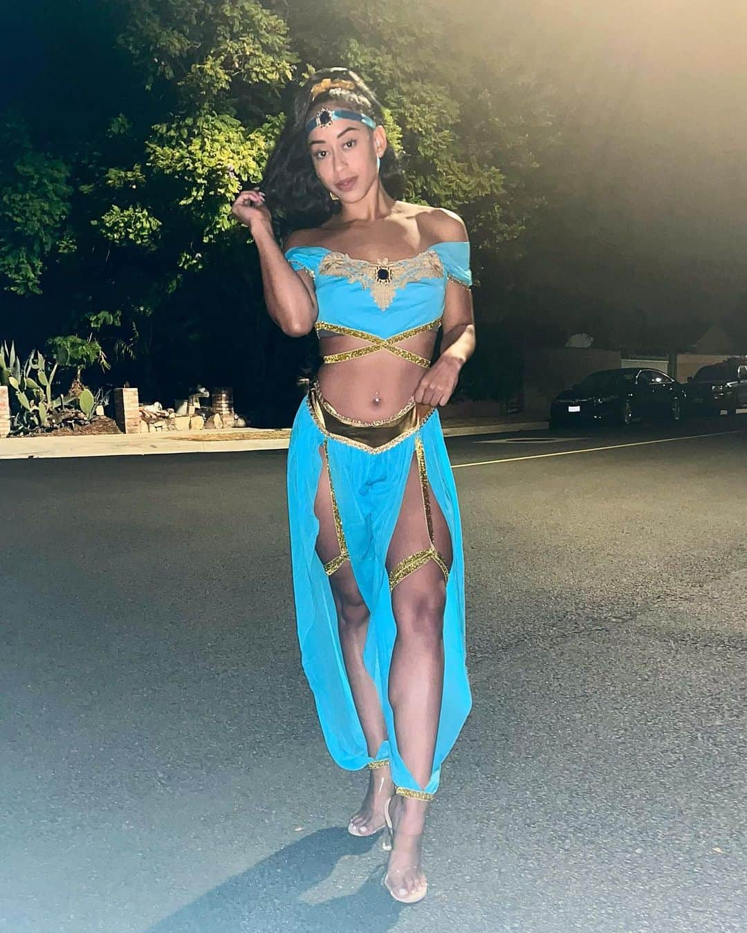 ソフィーナ・デジーサスのインスタグラム：「HAPPY HALLOWEEN!! 👻🎃 Let me reintroduce myself. My name is Jasmine 👋🏽👑」