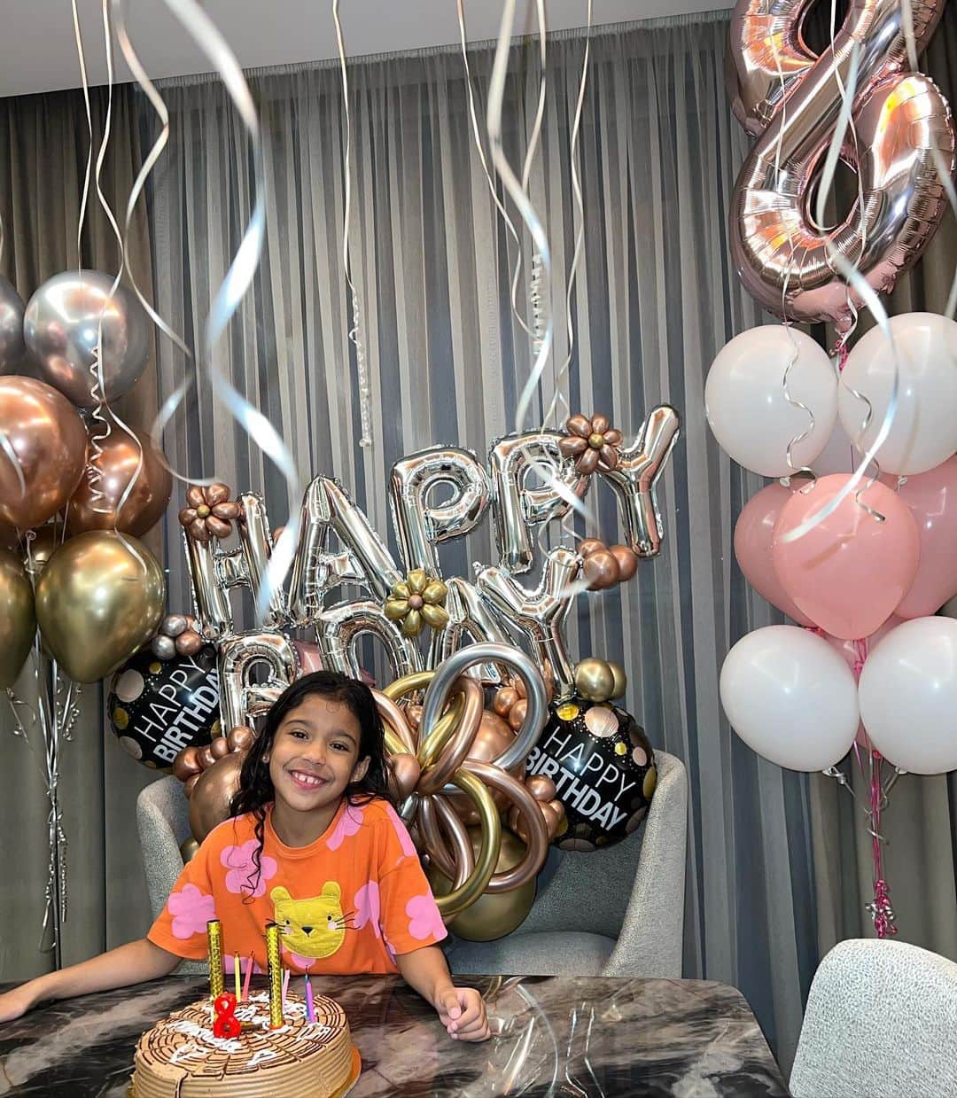 アラン・マルケス・ロウレイロのインスタグラム：「Feliz aniversário minha princesa linda , papai deseja tudo de melhor na sua vida e que Deus te guarde e te proteja sempre. que você continue sempre nos dando tanta alegria e orgulho ! Papai te ama demais e vai sempre estar ao seu lado ❤️🎂🎉」