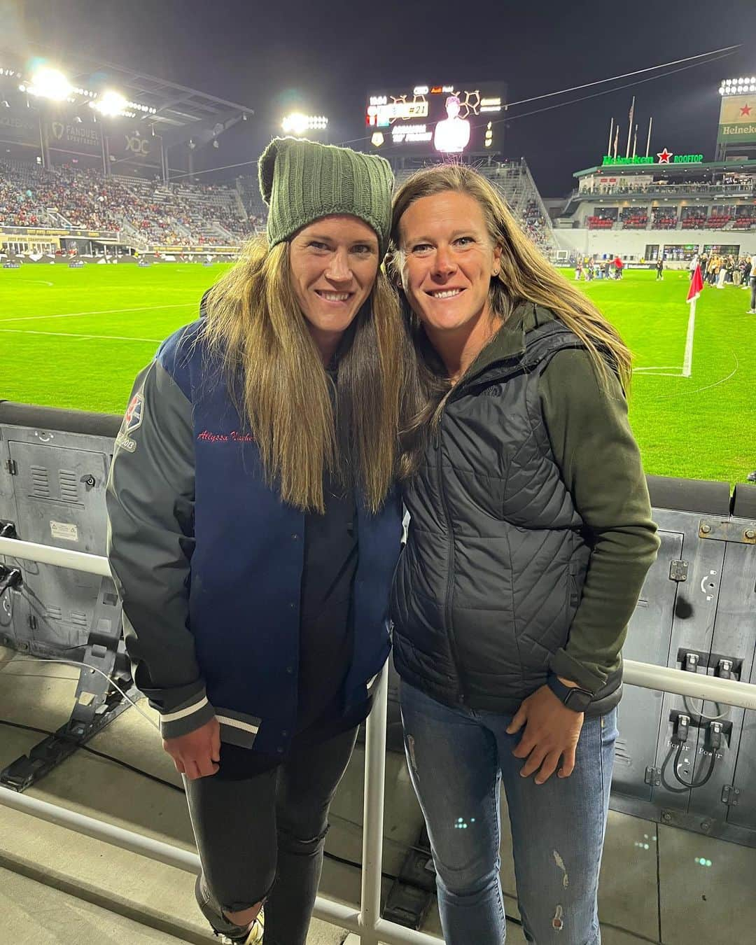 アリッサ・ナアーさんのインスタグラム写真 - (アリッサ・ナアーInstagram)「Proud to be part of the @nwsl OG21 crew! So many have given their blood, sweat, and tears to this league over the last 10 years. Grateful to compete with/against amazing players;  and fight together with great people day in and day out to continue to grow.」11月1日 4時30分 - alyssanaeher