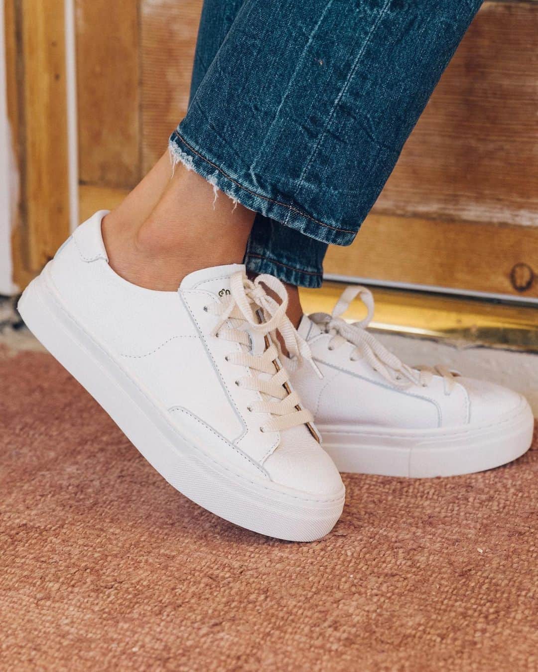ソルドスのインスタグラム：「The most comfortable platform sneakers with soft, buttery leather from a gold-rated tannery.   #sneakers #soludos」
