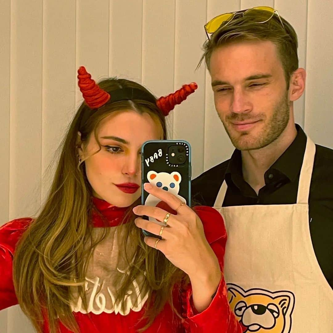 ピューディパイのインスタグラム：「🎃 Happy Halloween 🎃 from the Kjellbergs」