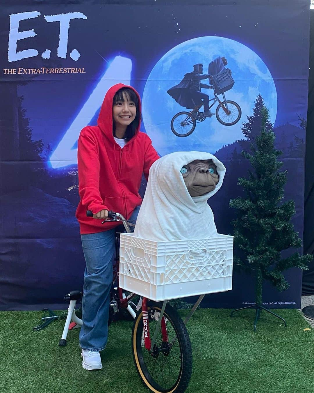 山之内すずさんのインスタグラム写真 - (山之内すずInstagram)「あの名シーンしてきた😳  #ET #et40周年」10月31日 20時10分 - suzu____chan