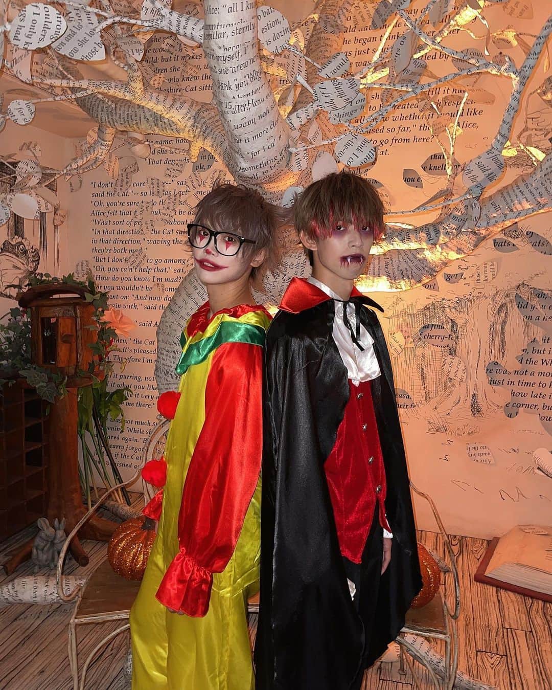 イニ（じん）のインスタグラム：「ハロウィンで仮装しました🎃 わいはサイコパスピエロ役をしました 役です。」