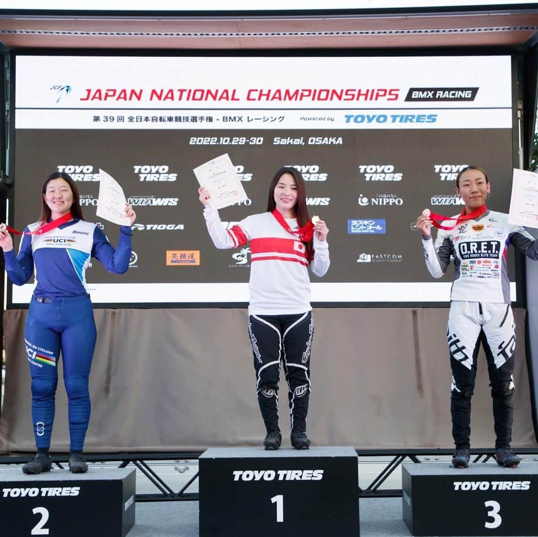 丹野夏波のインスタグラム：「JAPAN NATIONAL CHAMPION 🏆  全日本選手権大会優勝しました！！ この2年、国内レースでは悔しい思いばかりだったので久しぶりに優勝することができて本当に嬉しいです！ たくさんの応援ありがとうございました。 次は今週末の大東建託シリーズ最終戦！良い形でシーズンを終えられるように頑張ります👊🏻  Photo: @japancyclingfederation   #irctire #wiawis #maviccycling #oakley #kmcchain #wakos#agressivedesign #aminovital #bmxshopcave #イノアックリビング」