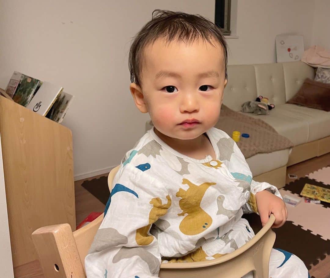 寺岡のぞみのインスタグラム：「湯上がり⭐️✨ 1歳7ヶ月 自分の意思もはっきりしてきて、沢山お話し出来るようになってきて、ママも楽しいです🤱ありがとう。」