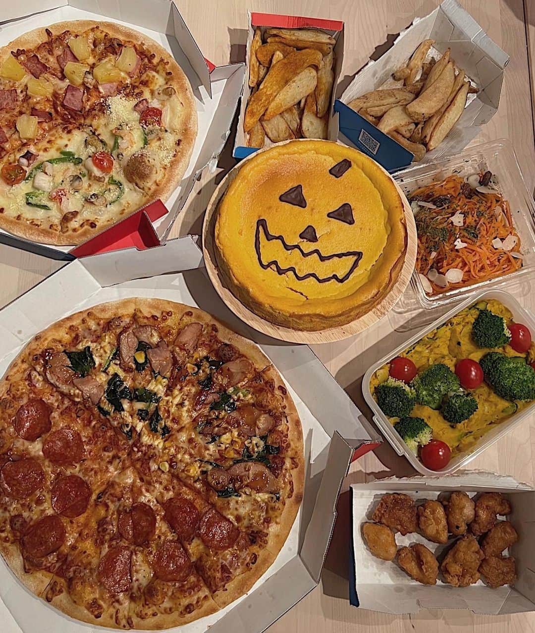 Julia Castroさんのインスタグラム写真 - (Julia CastroInstagram)「Happy Halloween🎃💜  今年は4人で小さい頃大好きだったあのキャラクターたち♡ 私は何色でしょうか？👻 皆んなはハロウィン楽しめた？ . #happyhalloween  #halloween  #teletubbies  #halloweencostume  #halloween2022 #ハロウィン #テレタビーズ #ハッピーハロウィン」10月31日 21時06分 - julia.c.0209