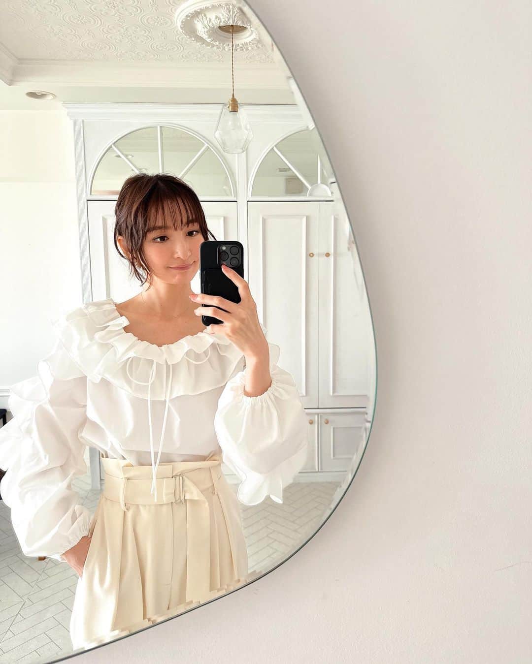 篠田麻里子のインスタグラム：「今日は楽しみな広告撮影でした🎥✨ 出来上がり楽しみだな✨ またお知らせします📢  tops @fray_id  pants @fray_id   #我が家」