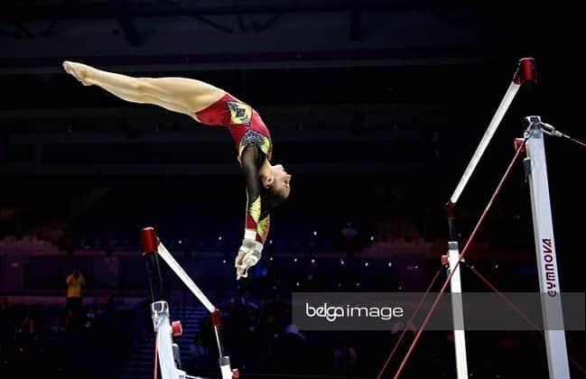 ニナ・デヴァエルのインスタグラム：「Uneven bars final it is, see you on Saturday 🔥❤️ happy with my return to competition ☺️ • • De finales zullen live uitgezonden worden op @sporza.be  • - Donderdag om 19u45 (🇧🇪⏱️) allround finale van @lisavaelen  - zaterdag om 14u30 ( 🇧🇪⏱️) toestelfinales met aan sprong @lisavaelen en brug voor mij tot dan 😘」