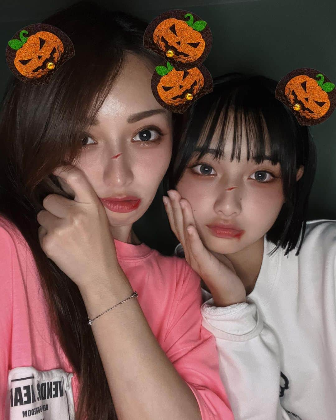 まゆさんのインスタグラム写真 - (まゆInstagram)「🎃HAPPY HALLOWEEN👻 珍しく２人共メイクしてるから♡ #親子 #おうちでハロウィン」10月31日 21時24分 - mayumixx119