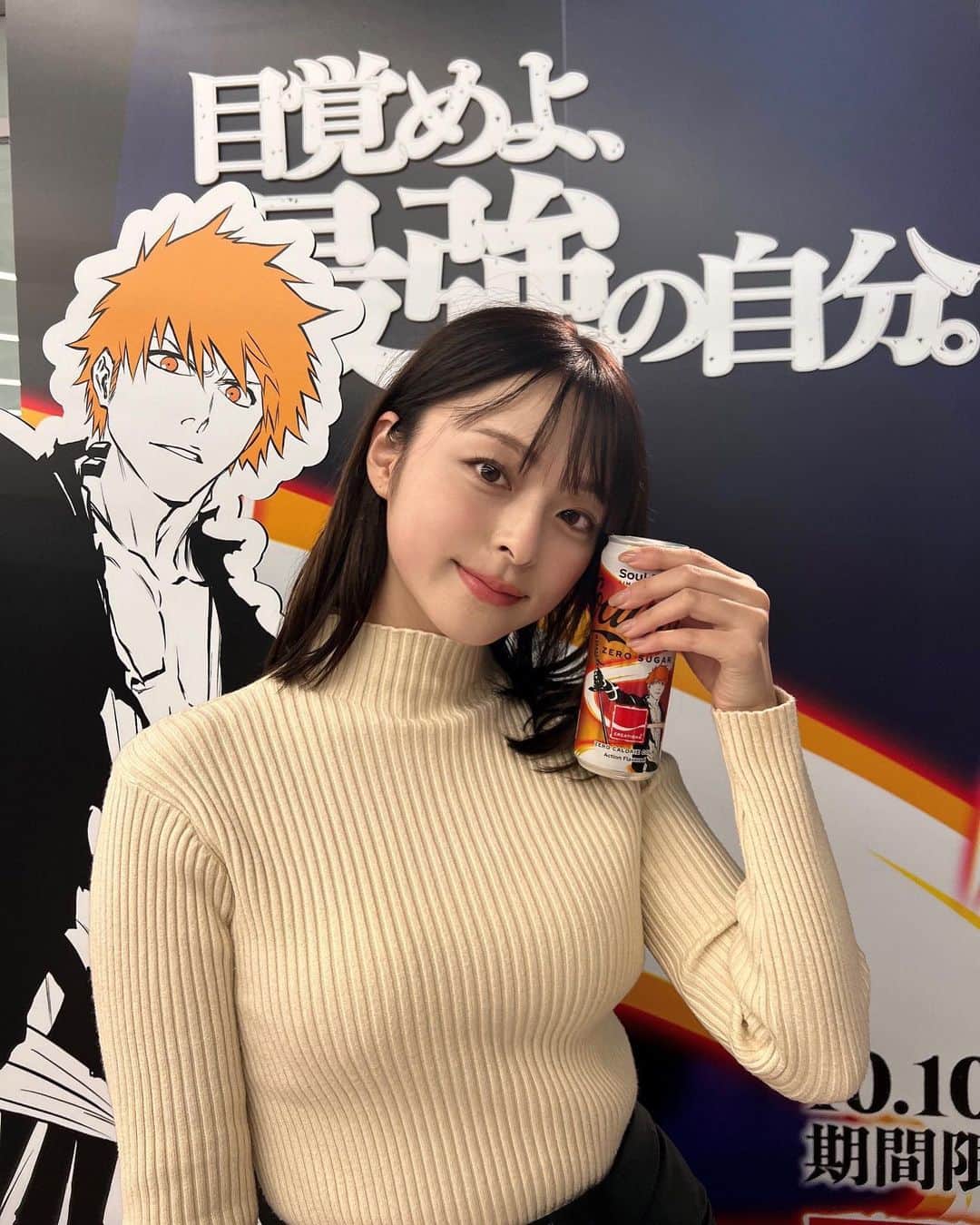 かおりのインスタグラム：「・ ・  atmos shinjuku で開催中のコカ•コーラと「BLEACH 千年血戦篇」のポップアップ行ってきた🙆🏻‍♀️  コカ•コーラとのコラボ缶もあってコンビニで買えるよ✌️  店内もコラボ缶もめちゃかっこよかった！  #コカコーラ #BLEACH #SoulBlast #目覚めよ最強の自分 #PR」