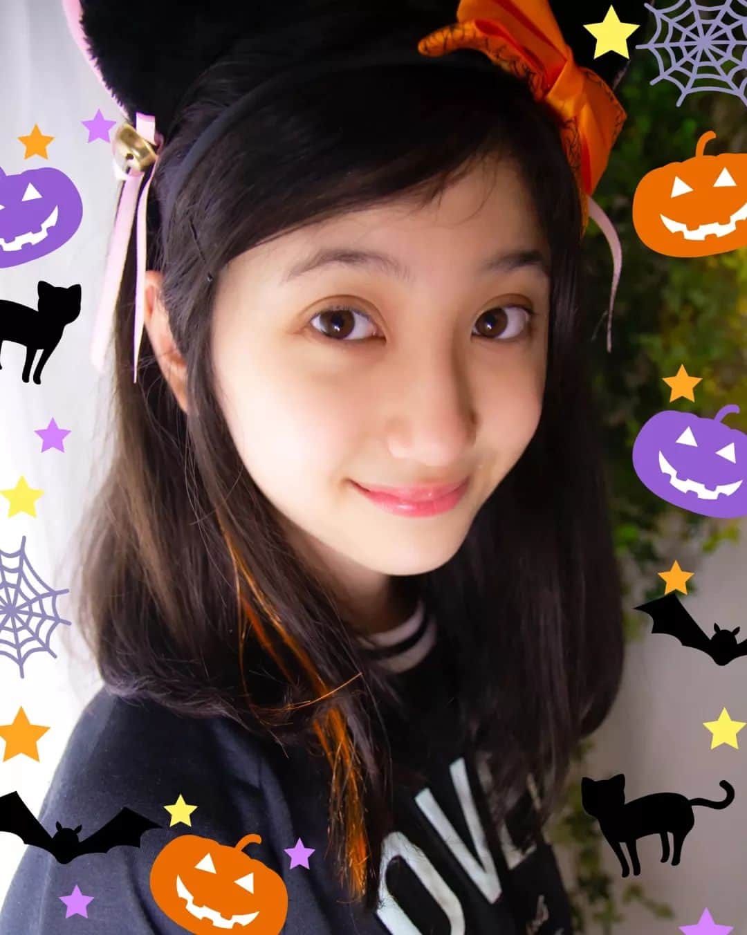 出井愛華のインスタグラム：「🎃TRICK OR TREAT!🎃 アイカは今年も黒猫🐈🐈🐈  明日は家庭科調理実習でお味噌汁つくる  🎃HAPPY HALLOWEEN🎃  AIKA #小学5年生 #11歳 152cm 150着用  #byLOVEiT #バイラビ #バイラビット #ナルミヤオンライン  @byloveit_official @byloveit_snap @byloveit_hakatahankyu  @narumiyaonline_official  #HALLOWEEN #ハロウィン #黒猫 #blackcat #blackcatgirl #仮装 #コスプレ #11yearsold #小学生 #キッズモデル #メッシュカラー #エクステ #ノーメイク #すっぴん」