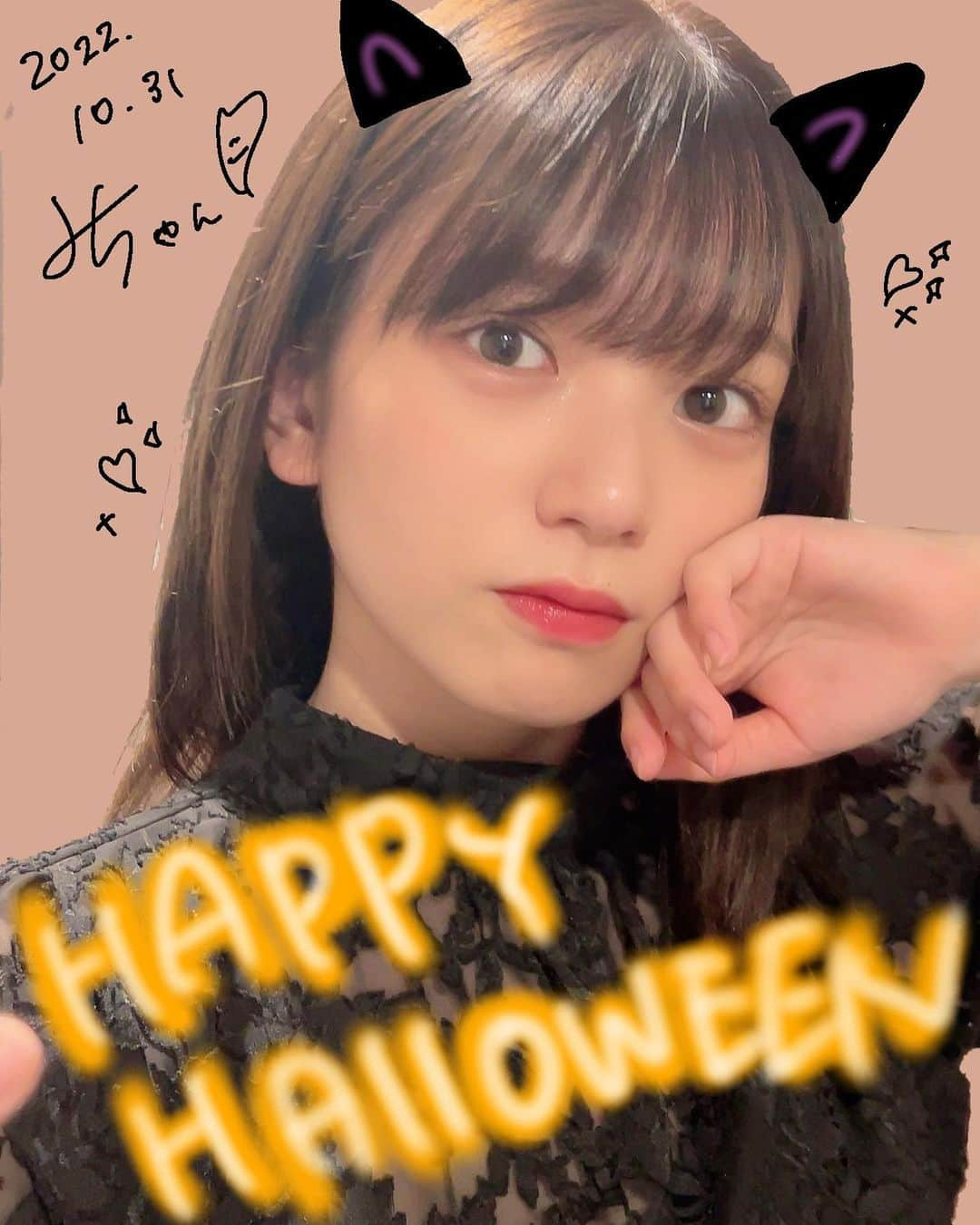 長月翠さんのインスタグラム写真 - (長月翠Instagram)「👻🎃HAPPY HALLOWEEN🎃👻  今年はなにかやろうと思ってたんだけど 間に合わなかった😭😭😭 申し訳ない！！！！ たまたま全身黒着てて 黒猫っぽいなぁと思って！！！！🐈‍⬛」10月31日 22時07分 - miffy00517