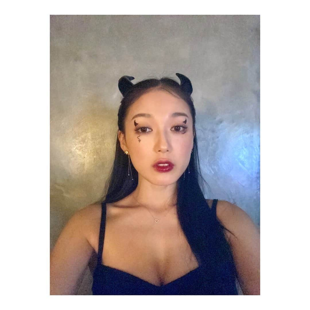 松井りなのインスタグラム：「Trick or Treat😈👻🖤 #halloween」