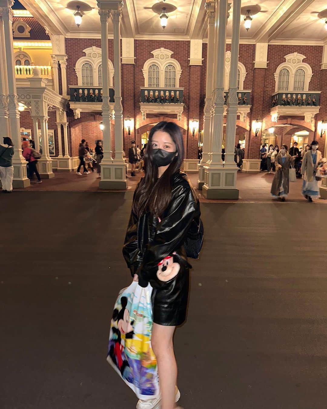 吉橋柚花のインスタグラム：「久しぶりのディズニー張り切りすぎてカチューシャ3個持っていったし、ポップコーンも食べたい味ありすぎて選べなかった🙂♡  冬のディズニーいちばんすき。  #ディズニーランド」