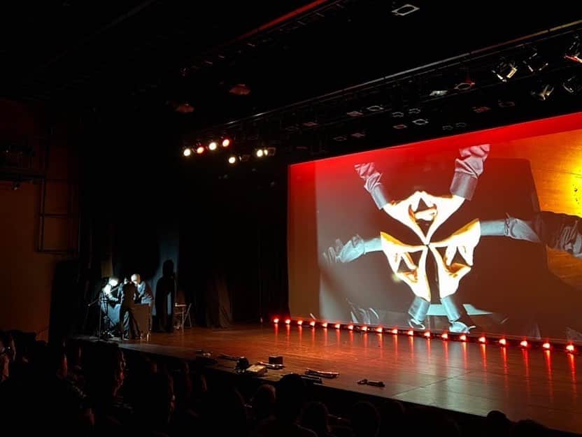 XTRAPさんのインスタグラム写真 - (XTRAPInstagram)「XTRAP初の東京単独公演「KALEIDOSCOPE」お越し頂きありがとうございました🙏  上京して間も無く3年になりますが、 1年が経って直ぐにコロナ禍になってしまい思うようにパフォーマンスが出来ない時期もありました。 今回沢山の方に来て頂き目の前でパフォーマンスを披露し、やっぱり会場でのお客さんの熱量、拍手。これに勝るものは無いなと思いました。  オープニングゲストの しょーぎょーむじょーブラザーズさん XTRAPサポートメンバー、MASKEDCIRCUSのメンバー、公演を陰で支えてくれたスタッフの皆さん 本当にありがとうございました🙏✨  今回初披露しました 完全覆面ヴィジュアルパフォーマンス集団"MASKEDCIRCUS" こちらの第1回目の公演が 2022年11月22日19:00〜大阪イエスシアターにて行われます！ 今回登場してないメンバーもいますので 是非お越し下さい🔥✨  #XTRAP#KALEIDOSCOPE #MASKEDCIRCUS」10月31日 22時15分 - xtrap.official