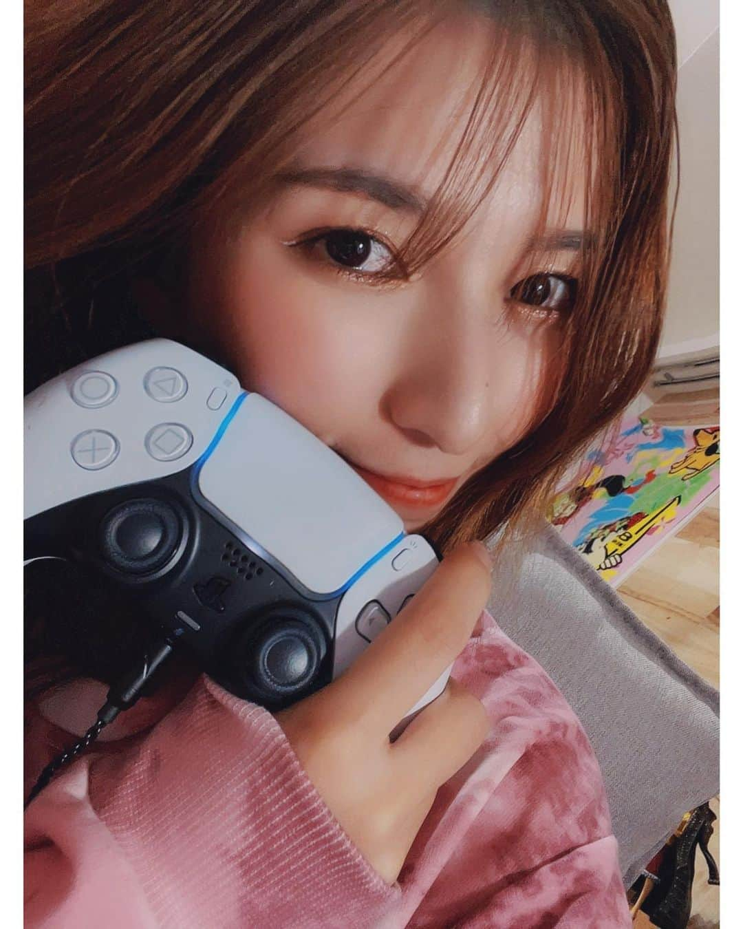 小田あさ美さんのインスタグラム写真 - (小田あさ美Instagram)「自撮りあげとく。  #talent #model #game #apexlegends  #apex #apex女子 #自撮り#makeup」10月31日 22時16分 - odaasami0914