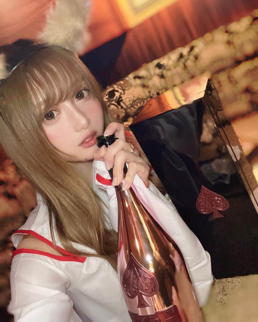 SEIRAのインスタグラム：「ハロウィンは 巫女狐のコスプレした🦊コン  #ハロウィン#コスプレ#ホステス#ニュークラブ#自撮り」