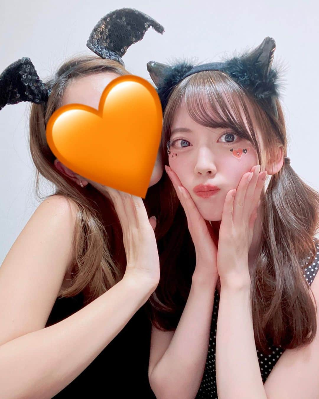 西川七海のインスタグラム：「🏠おうちHalloween 20代最後の悪あがきでツインテールをしてしまいました🐈‍⬛ #happyhalloween」