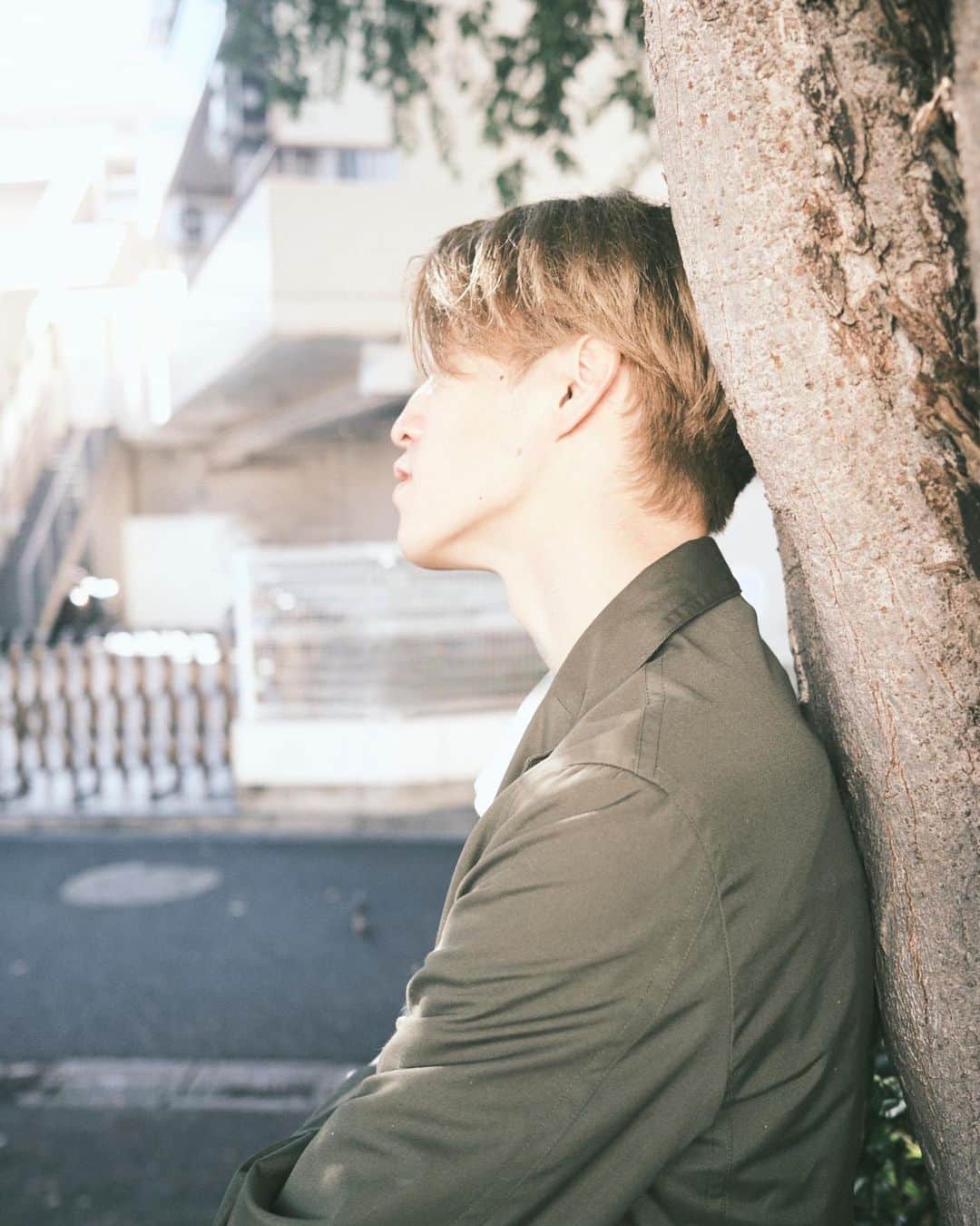 のインスタグラム：「皆様たくさんのお祝いの言葉をありがとうございました。  おかげさまで本日27歳になりました。  26歳は人生最大の試行錯誤をしながら自分らしさを追求しました。  その分だけ自分という存在を蔑ろにしていた事を知りました。  そんな気付きだらけの一年でした。  そしてこの一年は自分自身に誠実に。  だからこそ人に誠実でいられるをモットーに。  精神と肉体のバランスを大切にしながら生きていきたいと思います。  そしてこんな時にしか言わないダメ息子ですが、僕を産んでくれたファンキーな母ちゃんに最大級のセンキューとギャルピースを捧げます。  愛。  #myutomorita #森田美勇人」