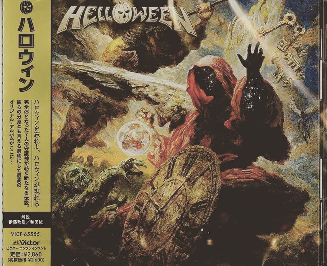 のインスタグラム：「今日はハロウィンだから、ハロウィンと共に寝ようかと。  いやテンション上がって眠れんわ😂  ハロウィンええなぁ( ´ｰ`)   #ハロウィン  #ハロウィン違い  #でもお菓子はほしいのよ」