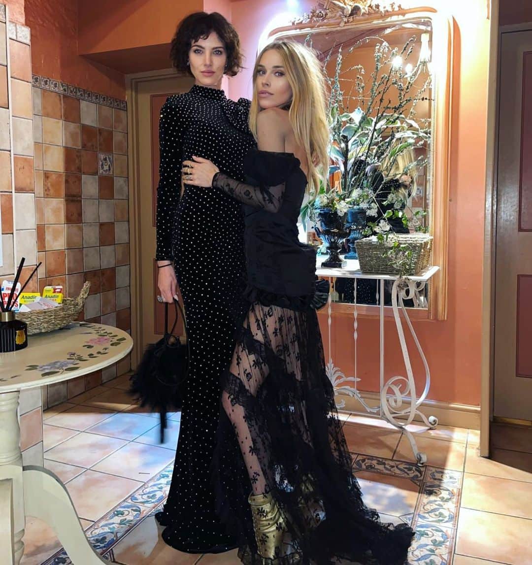 エリザ・カミングスのインスタグラム：「Beautiful mary and I at the wedding of the century.. congratulations Tom and Tish ❤️ #tomandtish  @tishweinstock @tom_guinness ❤️❤️❤️」