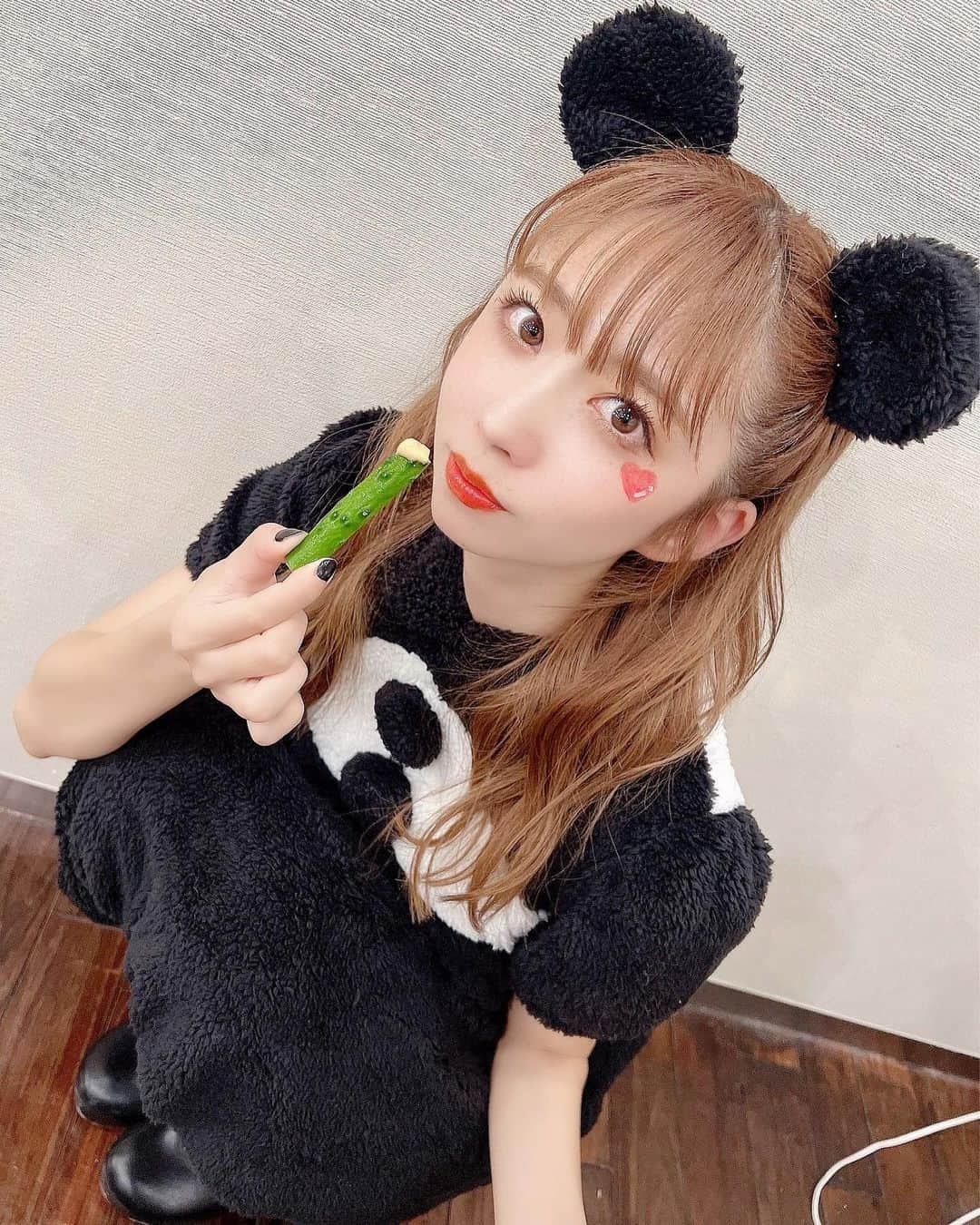 岡田彩花のインスタグラム：「⭐︎ ⭐︎ ⭐︎  happy Halloween🎃  #ハロウィン #ハロウィンコスプレ #アイドル #セゾン」