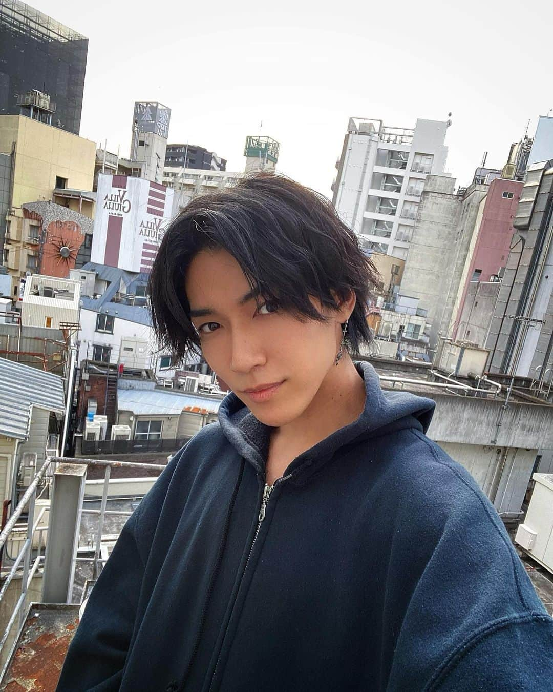 伊藤澄也さんのインスタグラム写真 - (伊藤澄也Instagram)「. おはよ〜今日は悪愛千穐楽。 最後まであのセカイで楽しんで生きてきます！ . ここの非常階段好きすぎて大体マチソワ間は日向ぼっこしてる☀️ . って書いてたのに更新できてなかった笑笑 またオフショット載せます〜 あとストーリー連投しまくります〜 #舞台#悪愛#渋谷#シブゲキ#役者#稽古着ショット#ハロウィン#渋ハロ#凄すぎてビビった#カメラ#写真」11月1日 0時02分 - sumiya.ito