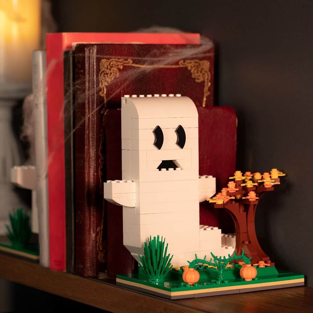 LEGOさんのインスタグラム写真 - (LEGOInstagram)「Wicked candy dish? Ghostly bookends? Here are some last minute builds for a creepy Halloween!」11月1日 2時01分 - lego