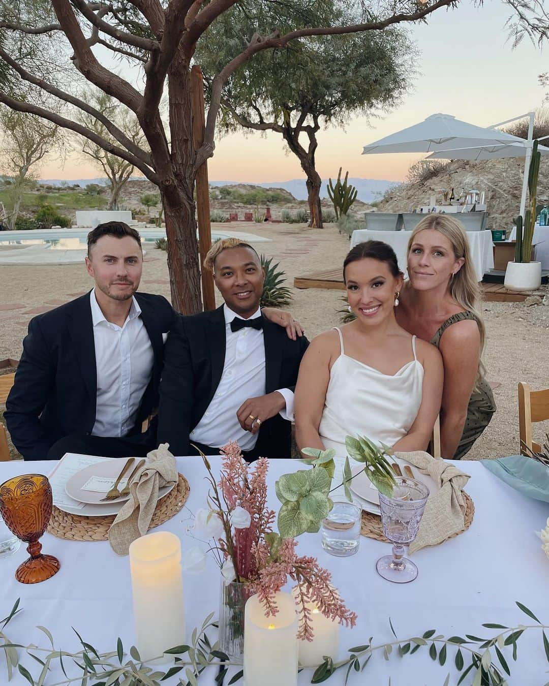 ブリタニー・ロジャースのインスタグラム：「wrapping up an incredible wedding szn in the desert with YU two 🤍 thanks for delaying the seasonal depression a bit longer with a trip to cali, love YU both! 🥂」