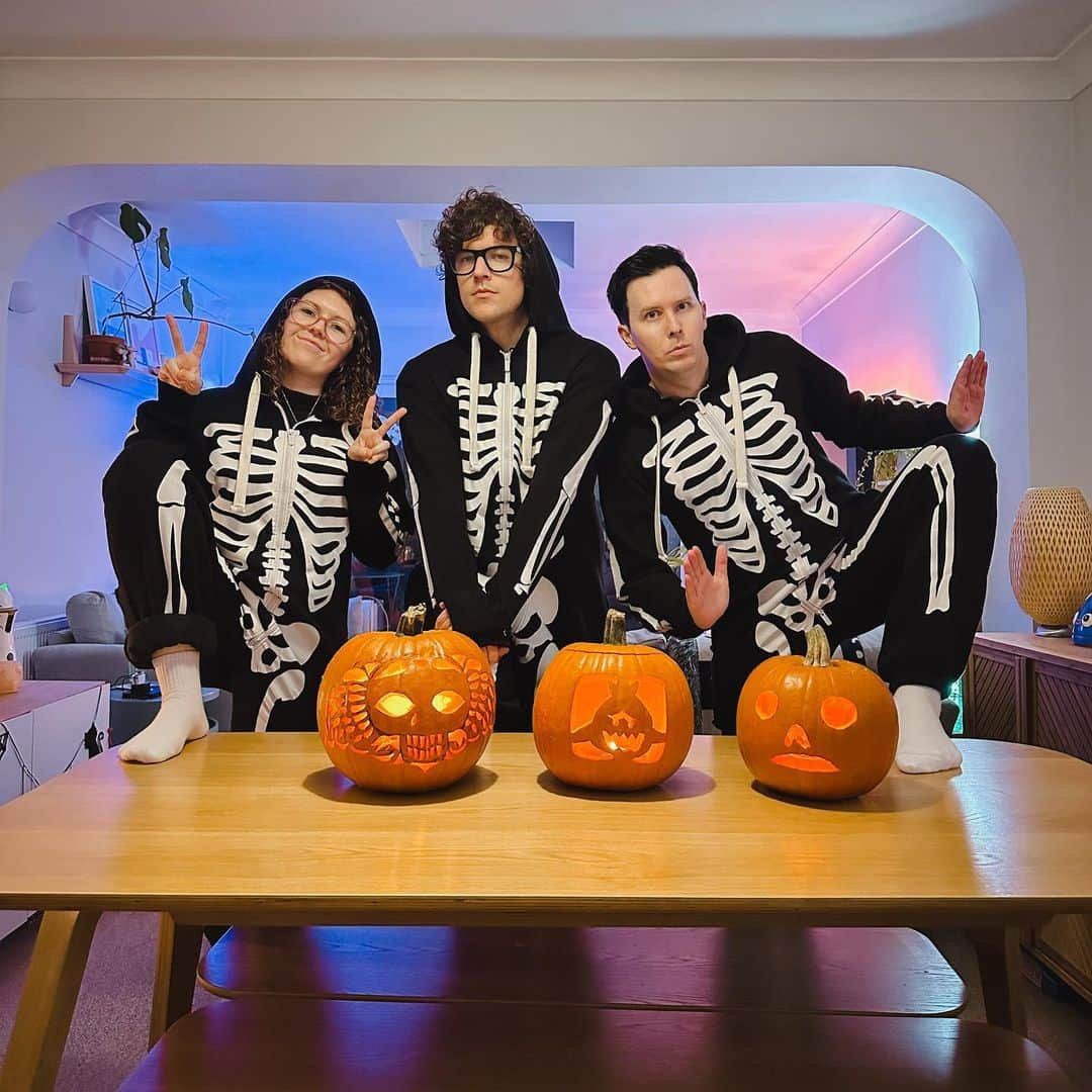 フィル・レスターのインスタグラム：「skelly squad 💀🎃」