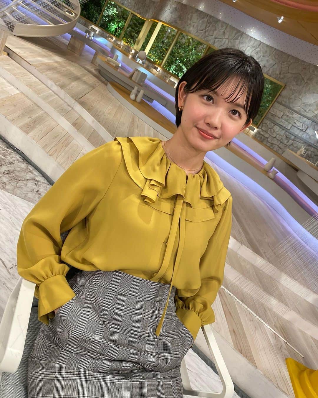 のインスタグラム：「.  ❶top #liesse_official 　skirt #nolleys_official ❷top #tiara_melrose  　skirt #nolleys_official」