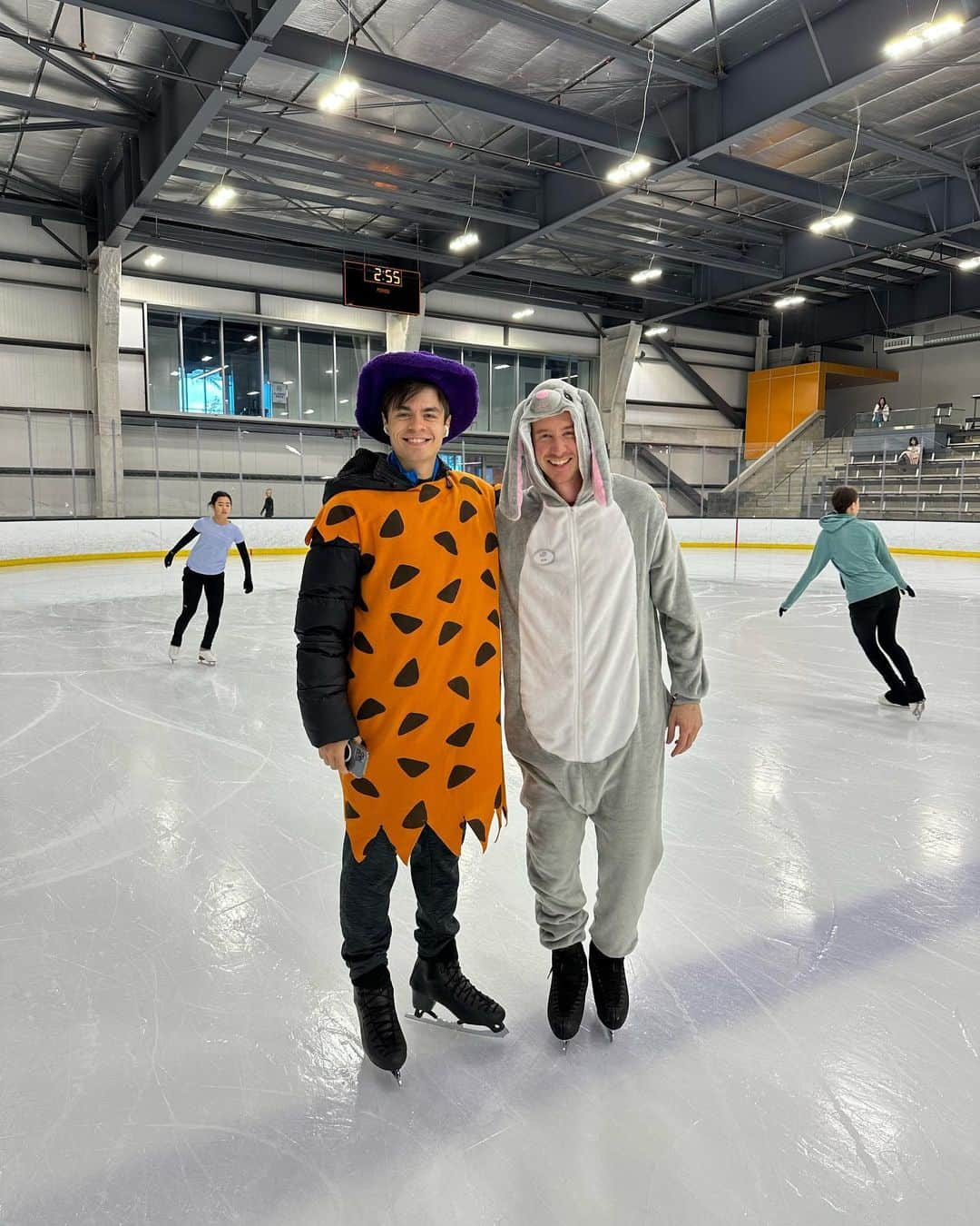 ヤロスラフ・パニオットのインスタグラム：「🎃🎃 . . #halloween #halloweenonice」