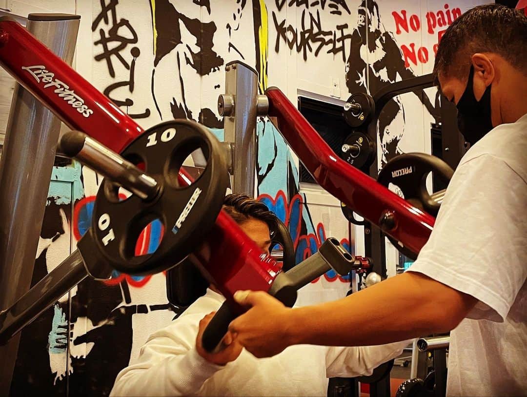 土井成樹のインスタグラム：「#筋トレ #トレーニング #fitness  #パーソナルトレーニング #ワークアウト #training#ダイエット #ジム #フィットネス #筋肉 #ボディメイク #筋トレ女子 #トレーニング女子 #尻トレ #diet #ストレッチ #exercise #sport #health #lifestyle#大阪 #堀江 #jpec #ご予約は #DMまで」