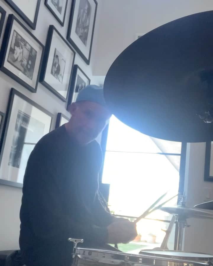 Chad Smithのインスタグラム：「Boo. Happy Halloween kids」