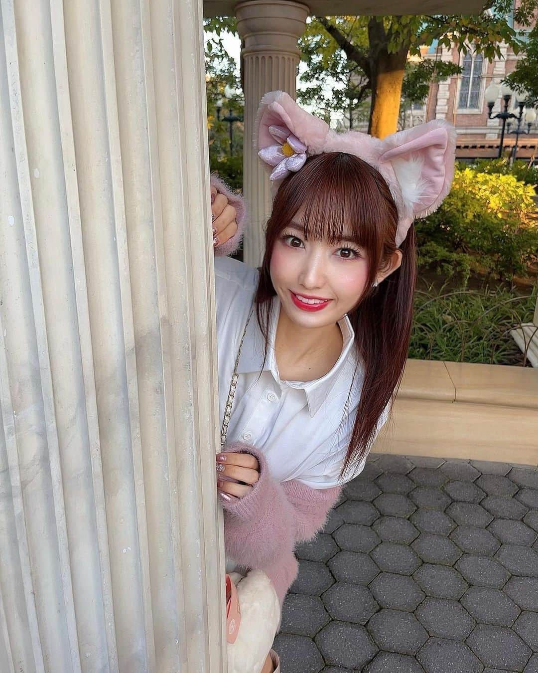 美音咲月のインスタグラム：「🍓 いっしょにディズニー どうですか？ ・ ・ リーナベルちゃん だいすき。かわいい💭💗 ・ ・ ・ #ディズニー #ディズニーシー #ディズニーコーデ #ディズニーカチューシャ #ディズニーグッズ #ディズニーハロウィン #リーナベル #ポップコーンバケット #ポップコーン #チュロス #美音咲月」
