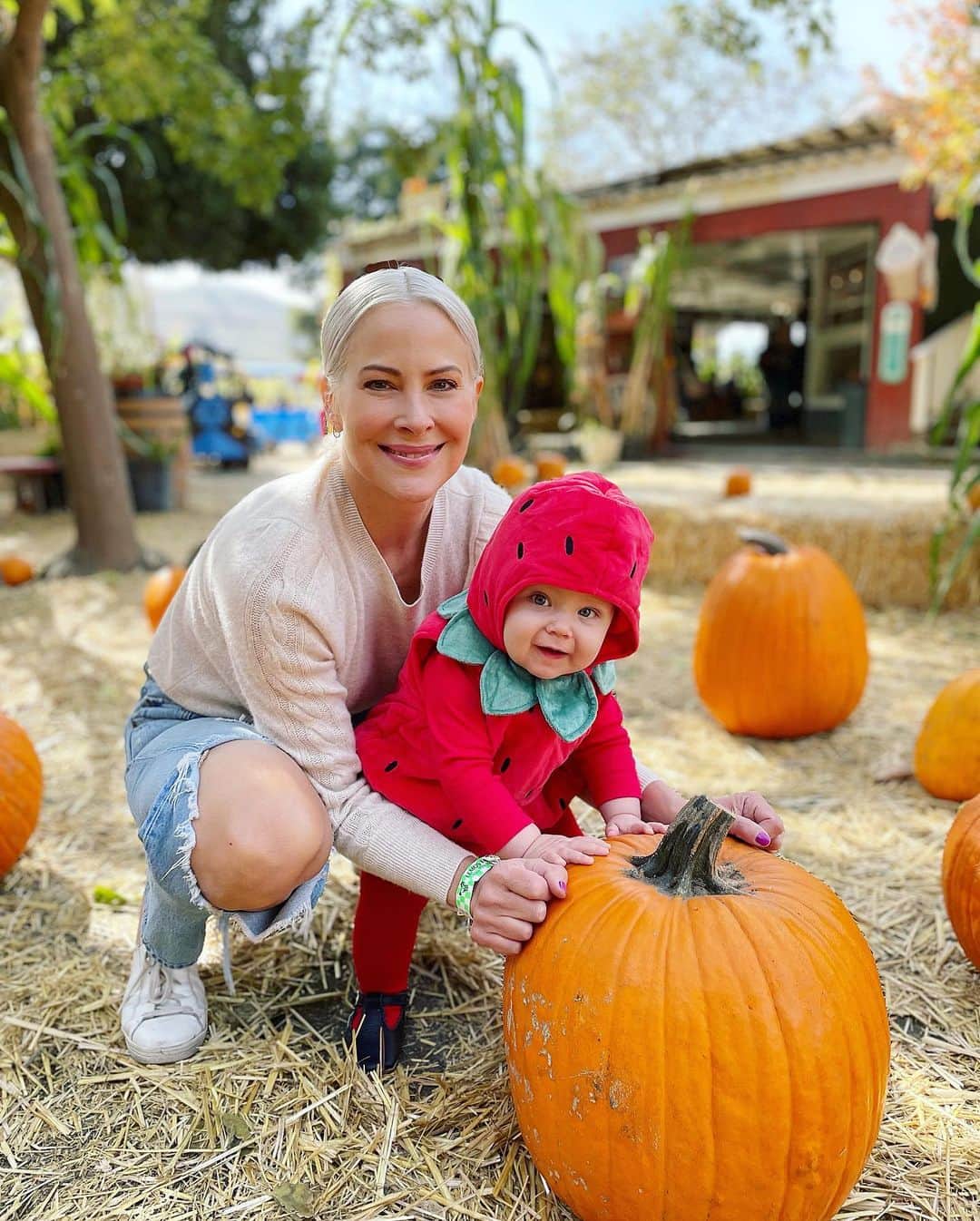 ブリタニー・ダニエルさんのインスタグラム写真 - (ブリタニー・ダニエルInstagram)「Happy Halloween from our strawberry baby Hope Rose Touni. @adam.touni #HappyHalloween #HopeRose」11月1日 6時53分 - iambdaniel