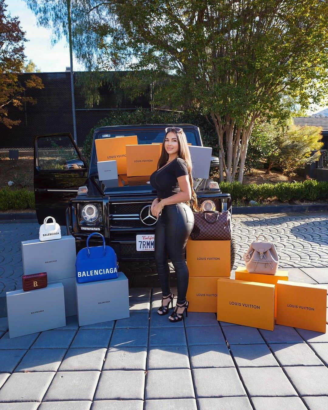 Aylen Aさんのインスタグラム写真 - (Aylen AInstagram)「Giving away all this luxury bags 👜 I’ll be picking 5 winners!  . . TO ENTER, IT’S SIMPLE 👇 . . 1. FOLLOW EVERYONE @Jaquae is following right now  . .  Winners will be announced 11/5   . 🚨Sweepstakes rules ⬇️ You must FOLLOW EVERYONE  @Jaquae page is following to be eligible for these free prizes. Private accounts must be made PUBLIC until the winners are chosen.」11月1日 6時56分 - aylen25