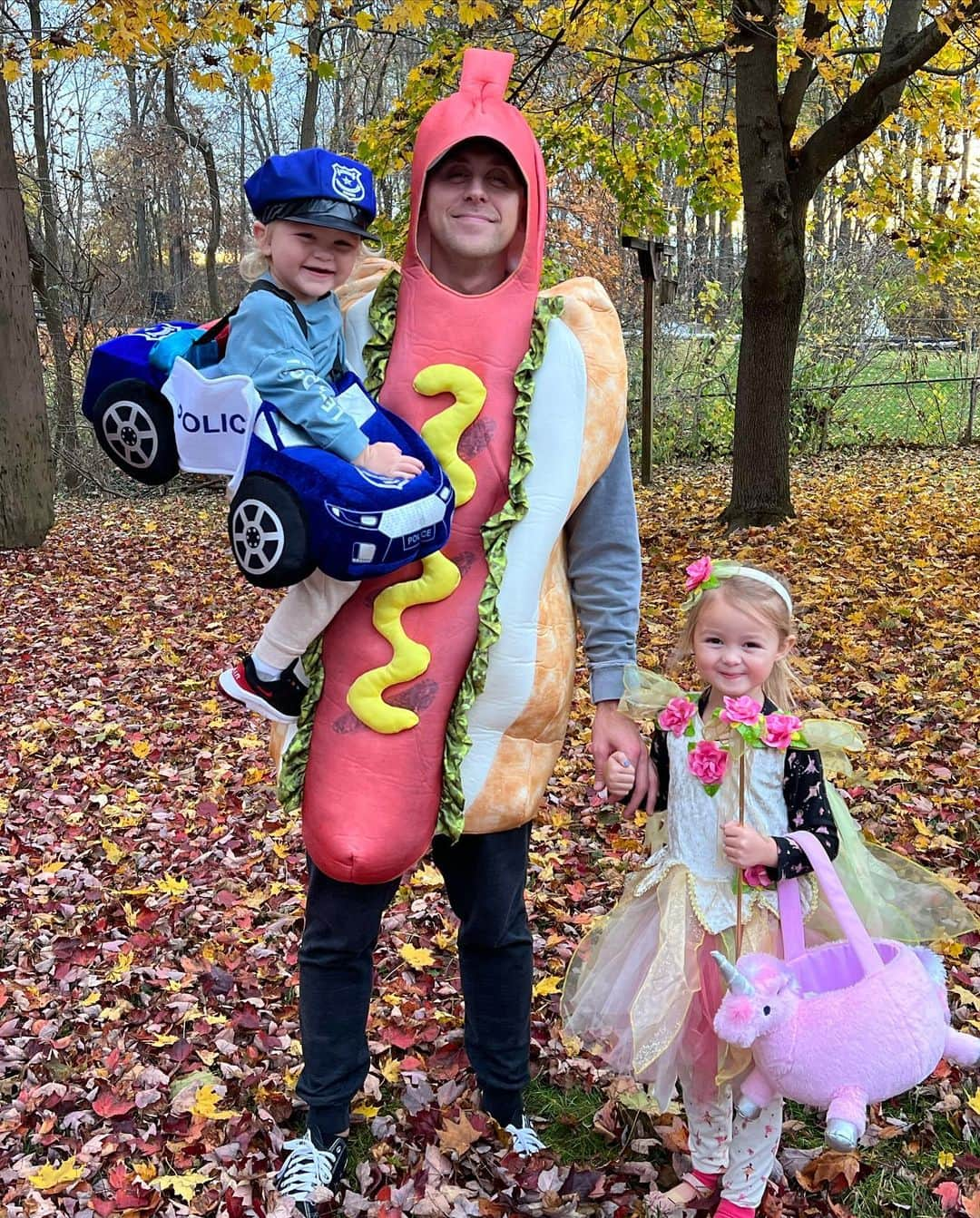 ローマン・アトウッドのインスタグラム：「Trick or treat ❤️」