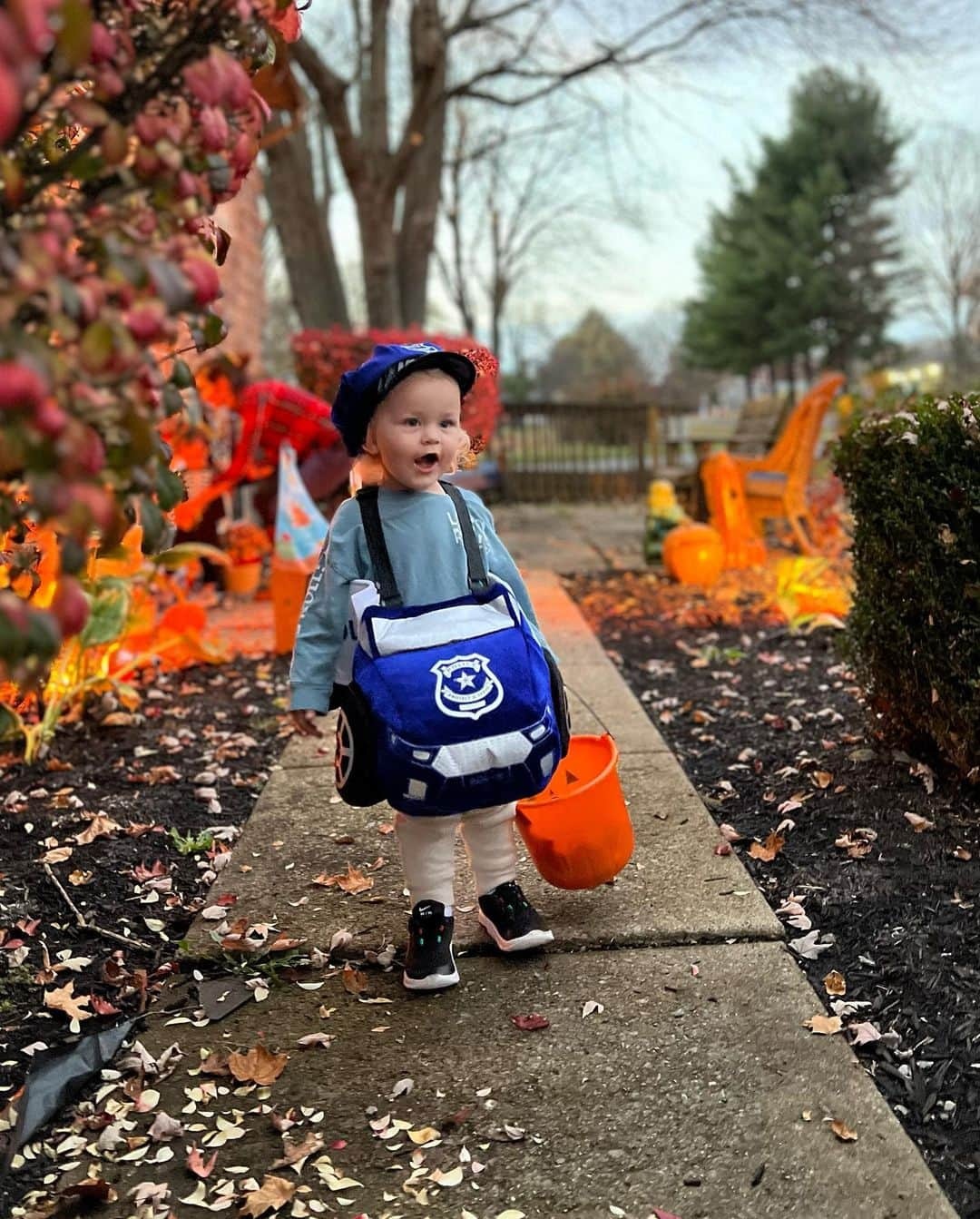 ローマン・アトウッドさんのインスタグラム写真 - (ローマン・アトウッドInstagram)「Trick or treat ❤️」11月1日 8時08分 - romanatwood