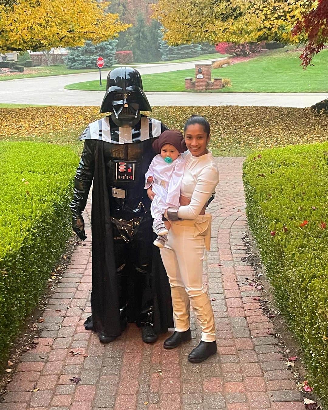 アマンダ・エボラさんのインスタグラム写真 - (アマンダ・エボラInstagram)「First time out as the Star Wars family. #happyhalloween」11月1日 11時15分 - acevora84
