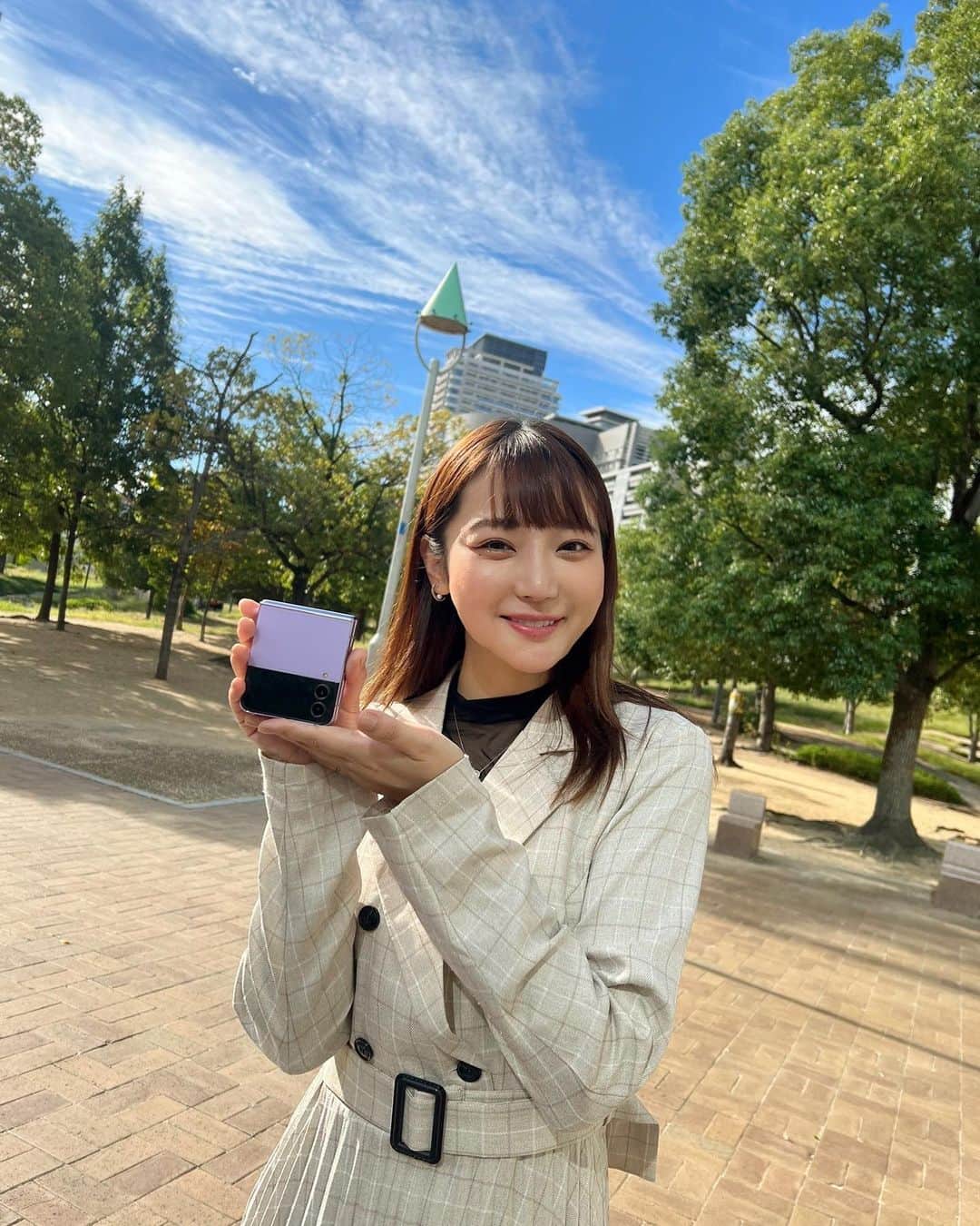 半田あかりのインスタグラム：「ご挨拶  本日を持ちまして、半田あかり 松竹芸能を卒業します！ 12年お世話になりました！！！！  今までの松竹芸能でさせて頂いた 沢山の経験を活かして、今までに事例の無い 新しい事に挑戦します！ また詳しい事はsnsで発表していきますので  角座からの新しい門出を、あたたかく見守っていただけたら嬉しいです。 松竹芸能のタレントではなくなりますが バリバリのエンターテイメントですので 皆さんにお会いできる機会も増える事と思います。これからも、どうぞ宜しくお願いします😊  松竹芸能さま、本当にありがとうございました！  きばっていくど！  半田あかり」