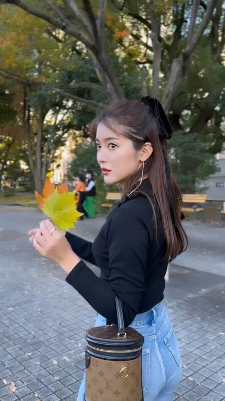 のインスタグラム：「秋🍁 👕 @tarajarmon_jp  🎀 @lilasmillesime_official」