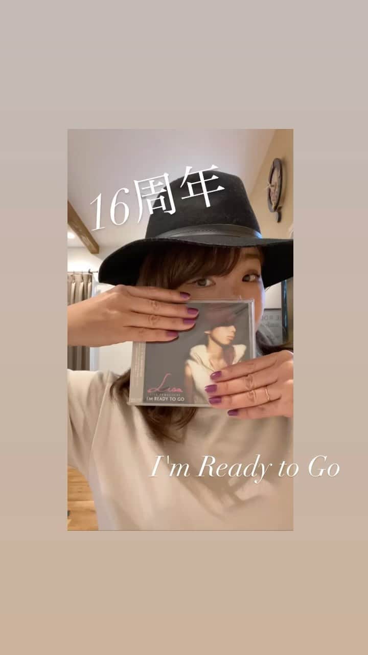 山口リサのインスタグラム：「16年経ったけどまだまだこのアルバム聴いてくれてるって言われて嬉しかった🧡 15周年何も出来なかったから色んな曲聴いてもらう機会作らないとね🥴  #secretdrive #コードがわからない #sky #コードがわからない #記念すべき1stアルバム  #yukikanesaka #渡辺篤弘 #山口リサ #手を伸ばせば指の隙間こぼれる空 #未来は無限に溢れ出すストーリー」
