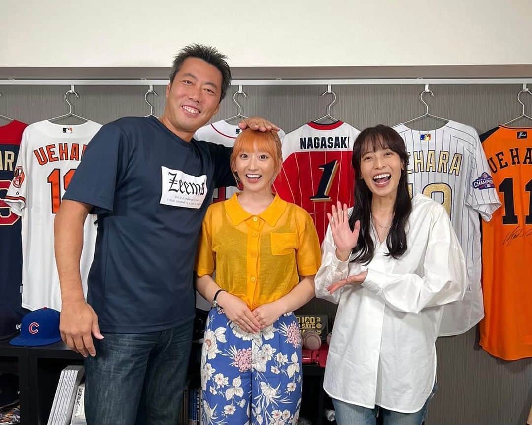 長崎望未のインスタグラム：「. 今回、上原さんの雑談魂に 出演させてもらいました🥰  トヨタでもお世話になってる 上田まりえさんにも お会いできてこの日はハピネスでした🤗💕  上原さんとまりえさん お二人の掛け合いのテンポが凄くて 仲のよさが伝わって来て めちゃほっこりでした🥰✨  上原さんが芸人さんやと思うくらい おもしろかったなあ😂✨  たのしい収録でした🤤  #上原浩治 さん #上田まりえ さん #雑談魂 #宝物の写真❤️」